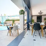 De Inchiriat Kataleya 酒店 那沃达利